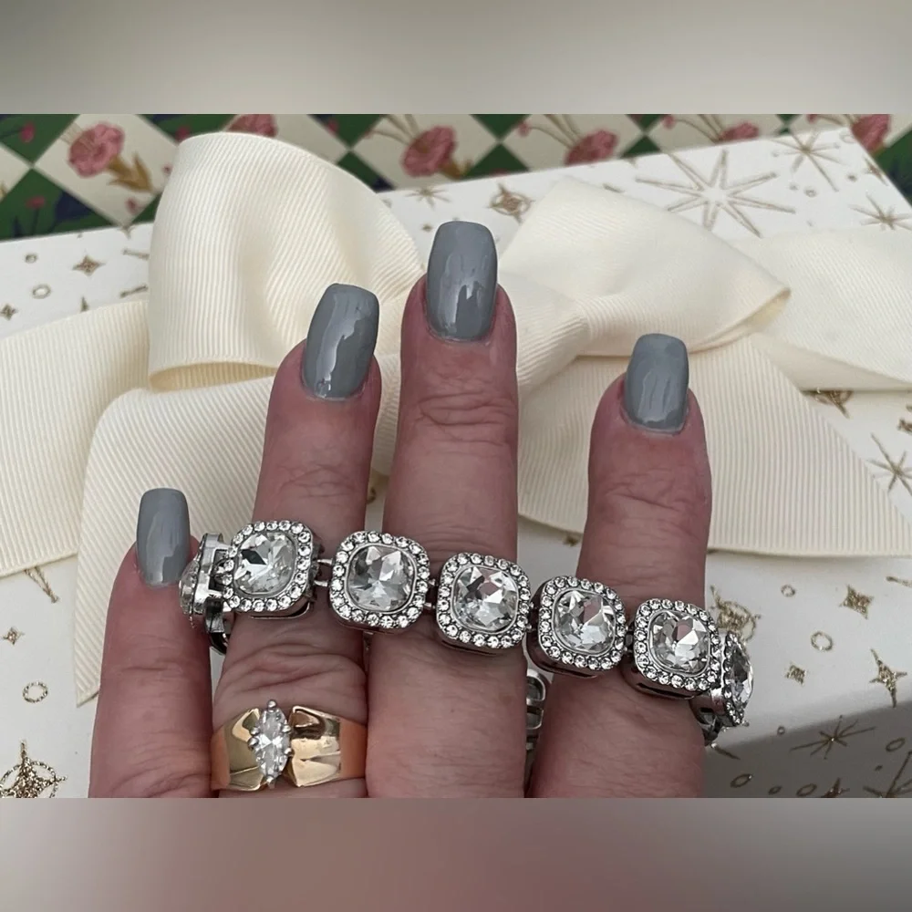 SQ✨Elegant Silver Crystal Bracelet✨NEW - Picture 2 of 6